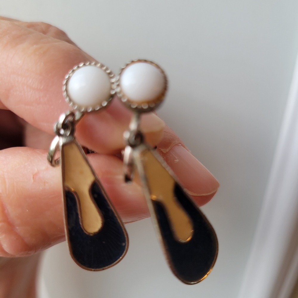 Vintage Signed Clip-On Earrings ~ 2 Pair ~ Kramer ~ Avon ~ MCM ~ 1960s - Picture 5 of 13
